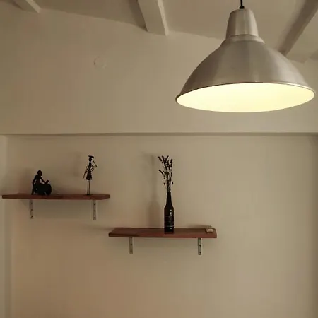 Fresh Apartment, Big Backyard And Free Parking 아파트 *