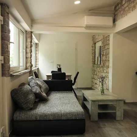 Fresh Apartment, Big Backyard And Free Parking * Medulin