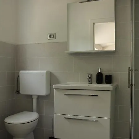 아파트 Fresh Apartment, Big Backyard And Free Parking