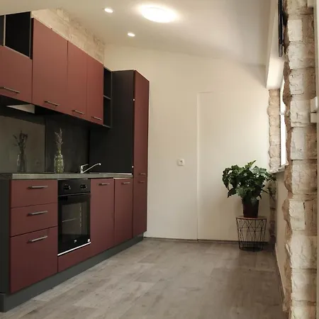 아파트 Fresh Apartment, Big Backyard And Free Parking